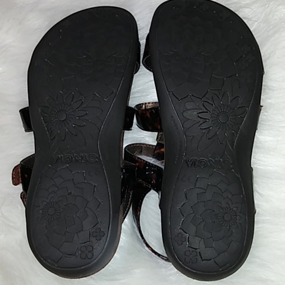 Vionic Amber Tortoise Sandals‎ - Picture 6 of 8